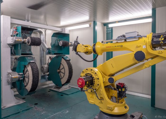 Polieren mit Roboter - werkstückführendes Robotersystem